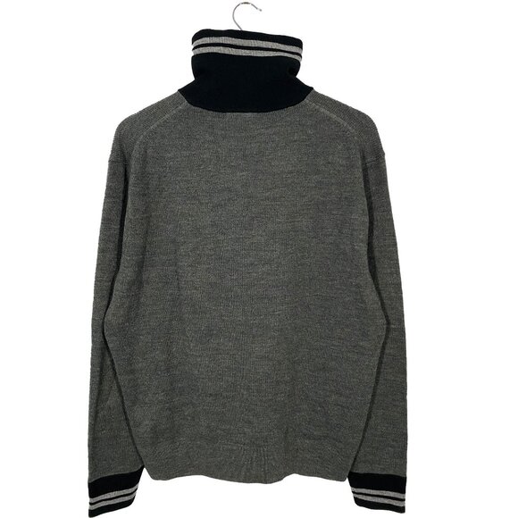 J.W.Anderson x Uniqlo Embroidered Logo Turtleneck 1/4 Zip Gray Sweater mens L - Picture 2 of 7